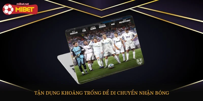 Tận dụng khoảng trống để di chuyển nhận bóng